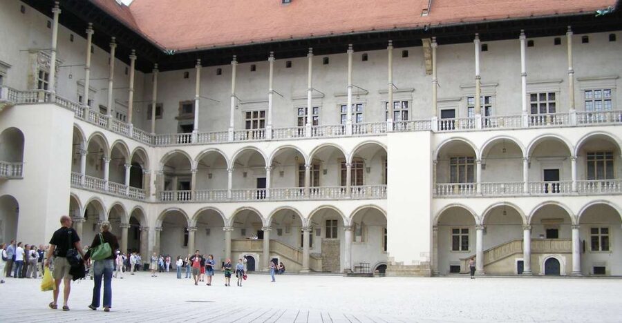 Krakow: Wawel Castle Guided Tour - Wawel Castle in Two Hours: What the Tour Actually Covers