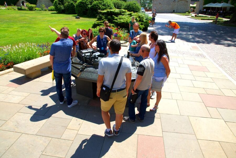 Krakow: Wawel Castle Guided Tour with Entry Tickets - Key points before you go