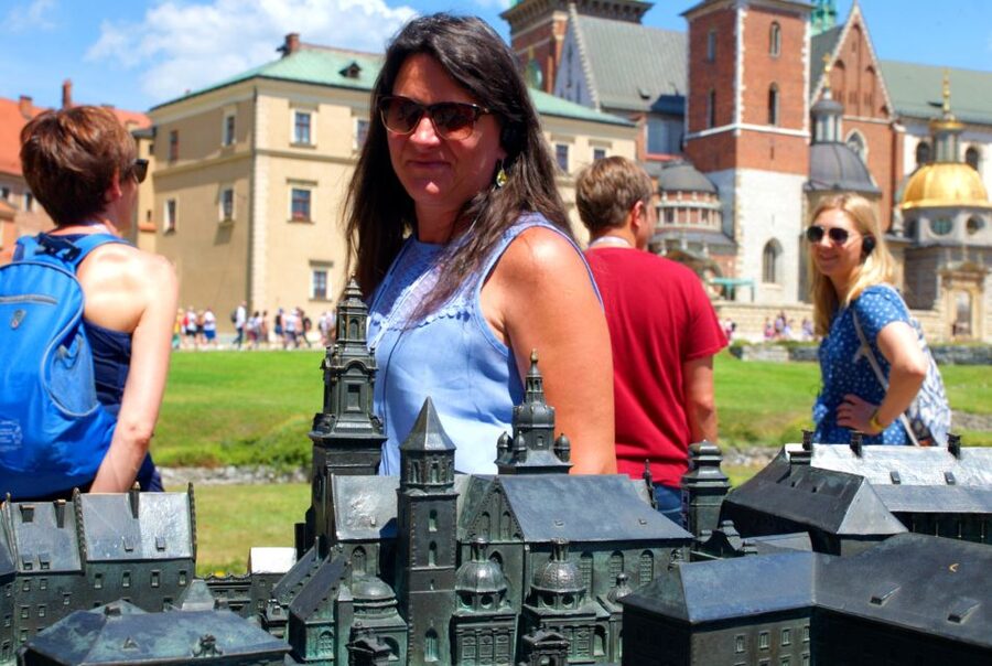 Krakow: Wawel Castle Guided Tour with Entry Tickets - Wawel Hill in a Guided Hour: What Makes This Tour Worth It