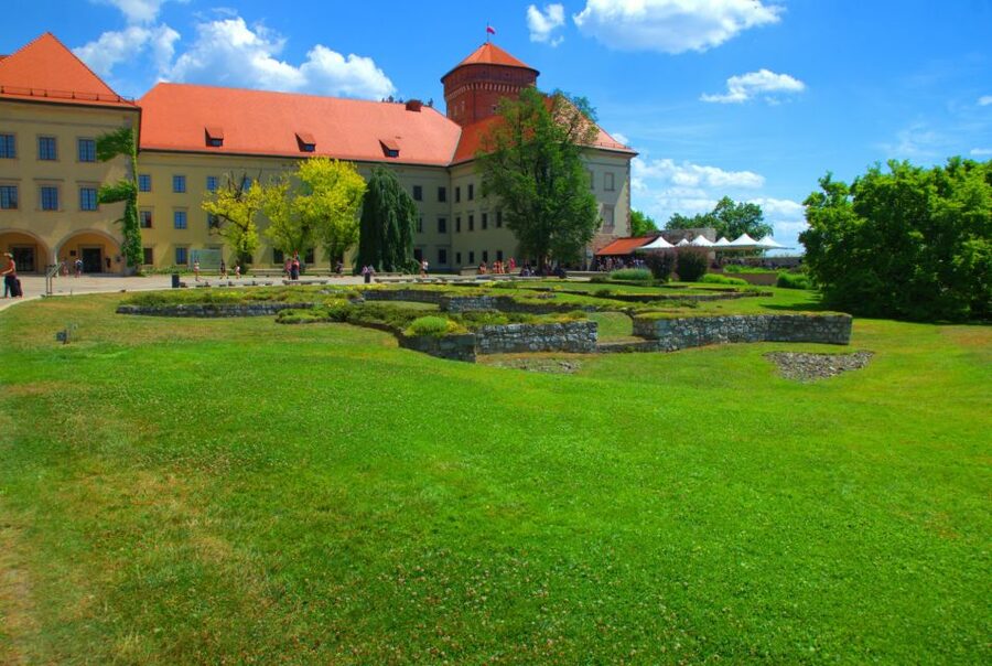 Krakow: Wawel Castle Guided Tour with Entry Tickets - Tour Length and What You Might Miss (So You Can Plan Better)