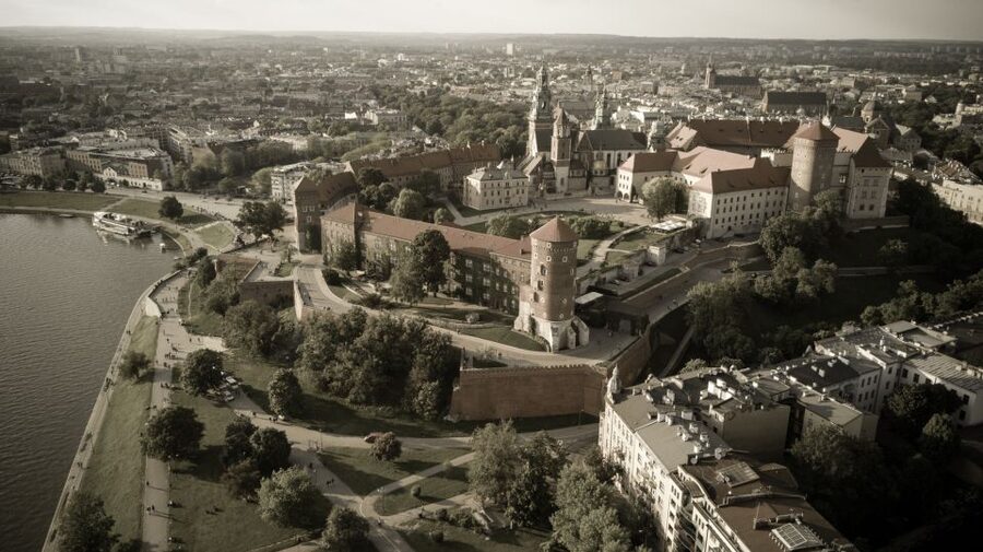 Krakow: Wawel Castle Guided Tour - Private Royal Rooms and the One Exhibition You’ll See