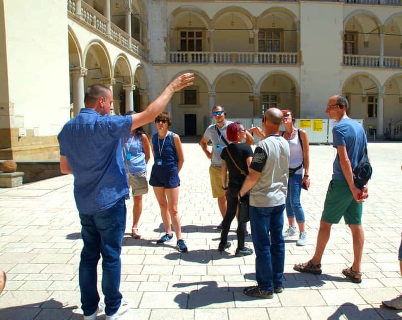 Krakow: Wawel Guided Tour – Cathedral and/or Castle - Getting to Kanonicza 25 and managing the queue reality