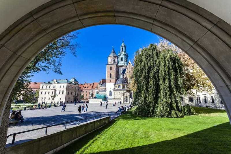 Krakow: Wawel Hill Audioguide Tour - Timing: planning your day around the 2-hour format