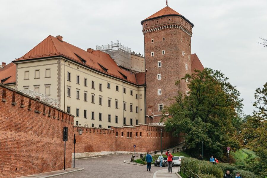 Krakow: Wawel Royal Hill with Optional Castle and Cathedral - Wawel Hill: Krakow’s royal address in one tight loop