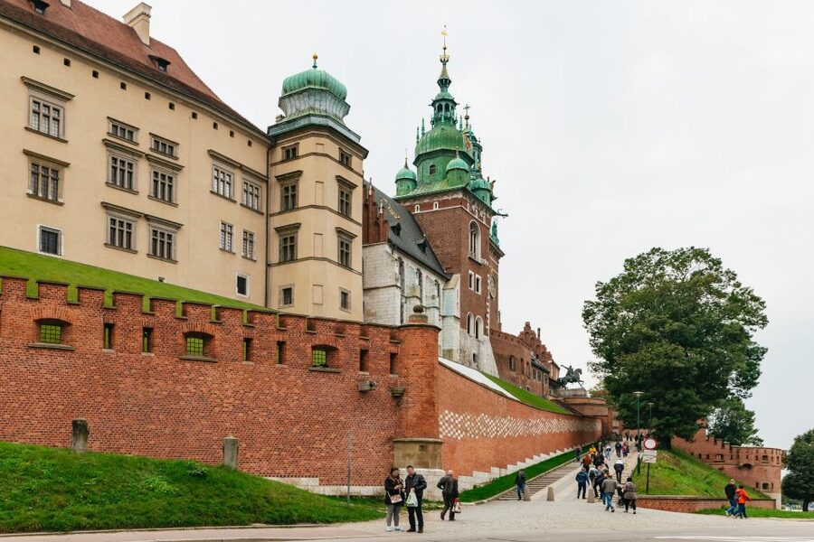 Krakow: Wawel Royal Hill with Optional Castle and Cathedral - The uphill route through gates, monuments, and a royal skyline