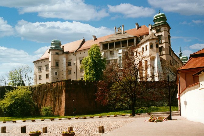 Krakow - Wawel Sightseeing of the Royal Hill - Arms Gate, Kościuszko, and the money behind the castle