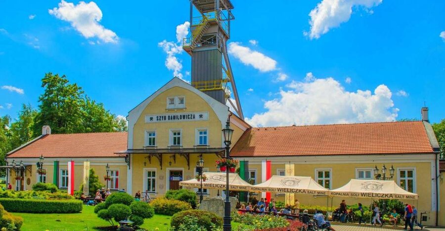 Krakow: Wieliczka Salt Mine Fast-Track Ticket & Guided Tour - Entering the underground route: what the 2.5-hour guided tour actually feels like