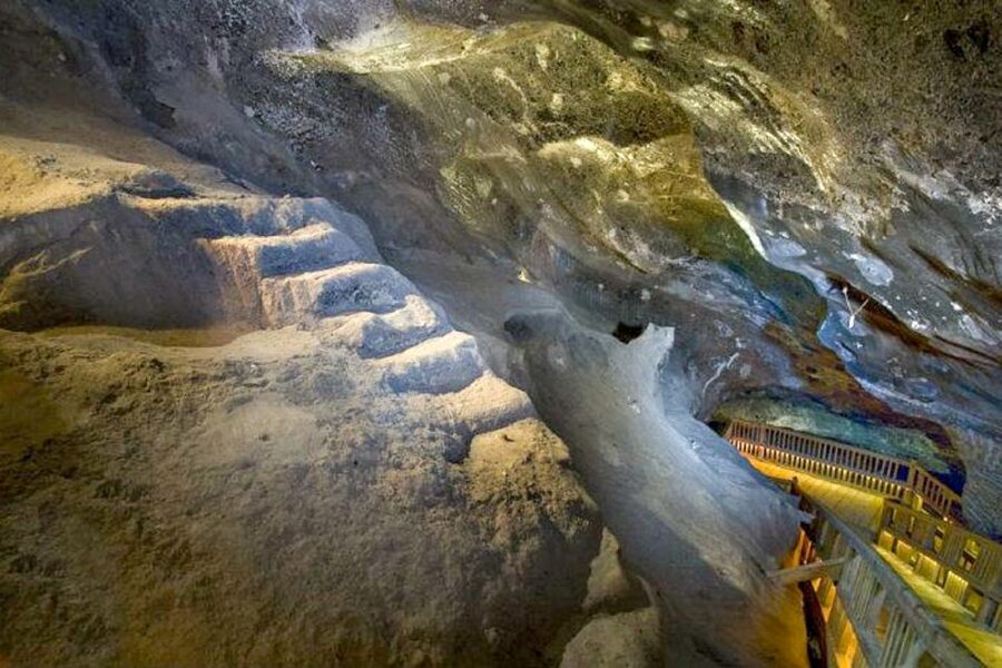 Kraków: Wieliczka Salt Mine Guided Tour with Hotel Pickup - Should you book this Wieliczka Salt Mine tour?