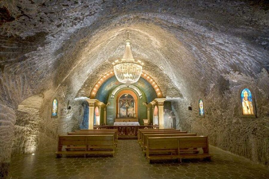 Kraków: Wieliczka Salt Mine Guided Tour with Hotel Pickup - The subterranean church: the emotional peak of the tour