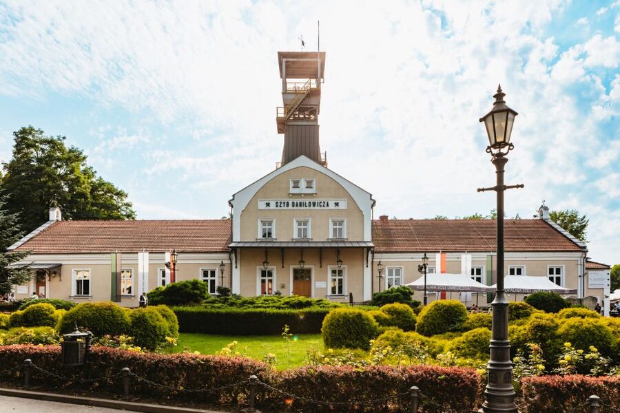 Krakow: Wieliczka Salt Mine Tour with Entry Ticket - The Stairs Reality Check: 800 Steps, 14–16°C, and a Smart Pace
