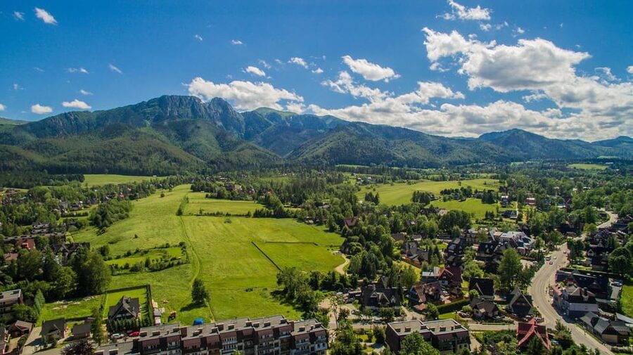 Krakow: Zakopane and Chochołowskie Bath Full Day Trip - Sheep cheese, cranberry jam, and optional vodka tasting