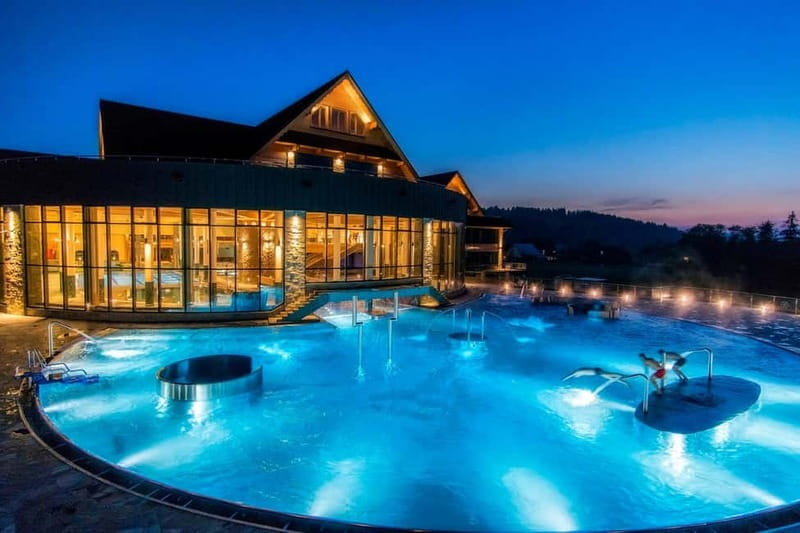 Krakow: Zakopane and/or Thermal Baths Experience - What to expect inside the pools: relaxation, play, and a smart mix of heat