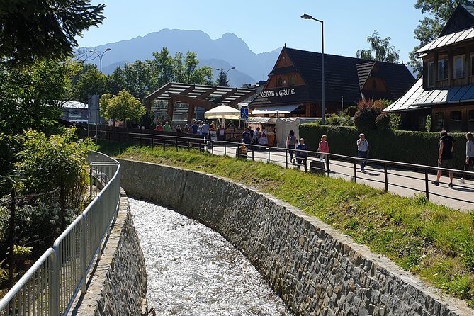 Krakow - Zakopane: Funicular, Cheese and Highland Highlights - Oscypek cheese tasting: why this stop is more than a snack