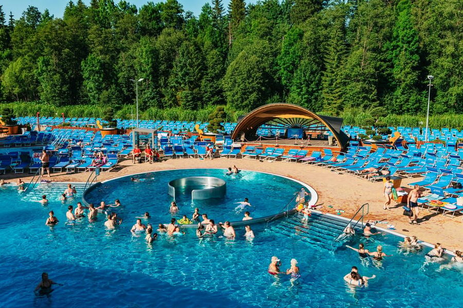 Krakow: Zakopane, Tatra Mountains, Cable Car & Thermal Baths - Chochołów wooden village: where highlander culture shows up fast
