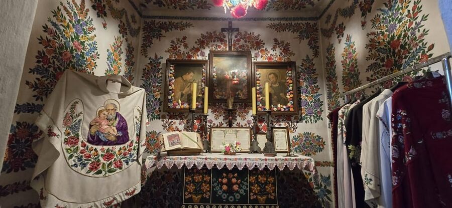 Krakow: Zalipie Village Tour - St. Joseph the Betrothed church: folk art inside a sacred space