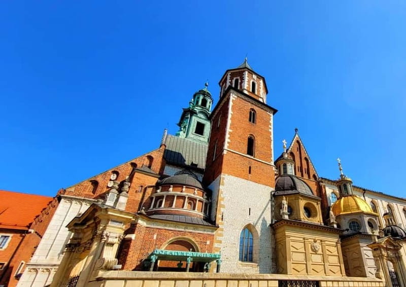 Mysterious Wawel Cathedral and Wawel Courtyard Guided Tour - Dziedziniec Arkadowy: reading the courtyard like a map