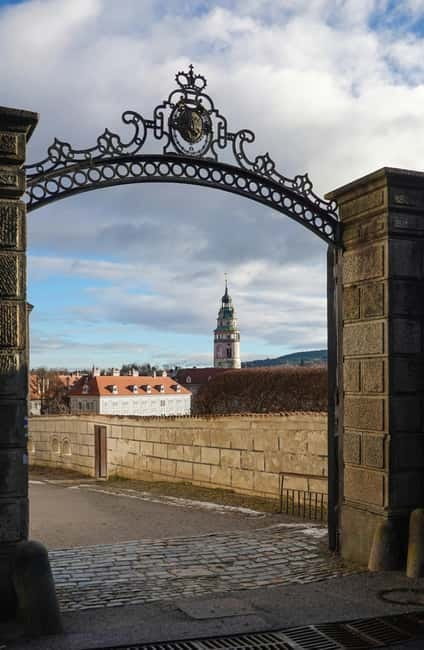 Mysterious Wawel Cathedral and Wawel Courtyard Guided Tour - Price and value: what your $32 actually buys