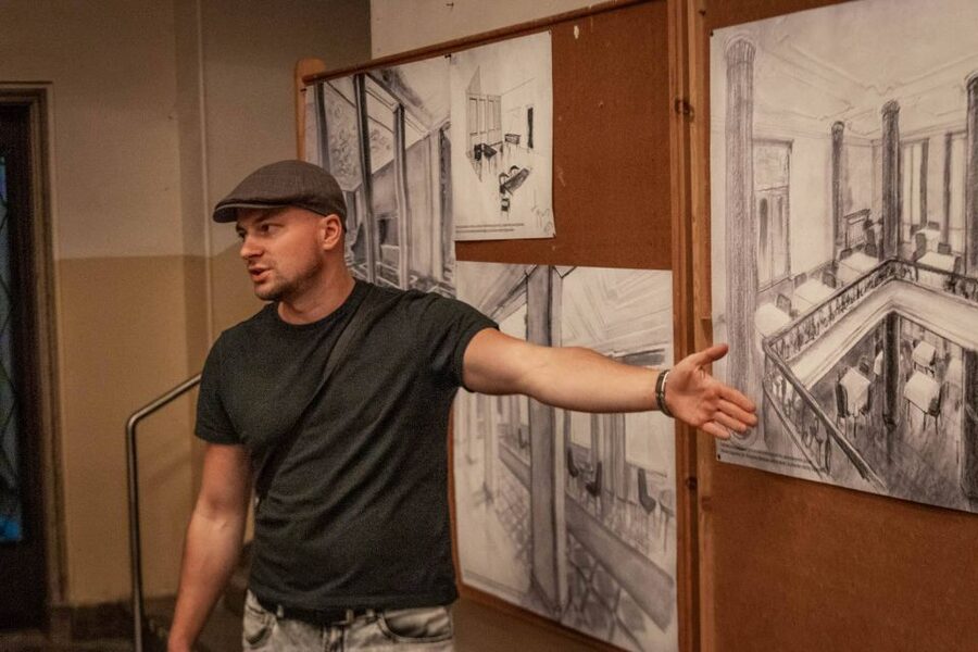 Nowa Huta: Steelworks Administration Buildings/Shelters Tour - The guide experience: the real engine of the tour