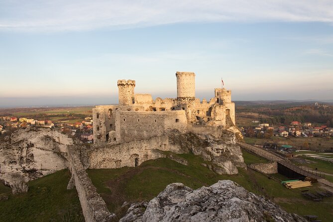 Ojców National Park and Ogrodzieniec Castle Tour from Krakow - Pieskowa Skala: a Renaissance castle inside a defensive stronghold