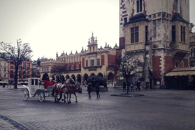 Old Town Krakow & Wawel Castle Walking Tour - Planty Park Walk to Wawel Hill