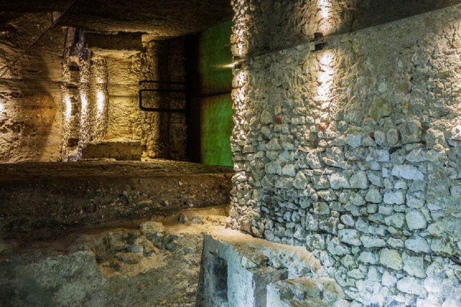 Old Town, St. Mary's Basilica and Rynek Underground Tour - Three Hours in Kraków: How the Tour Packs the Best Hits