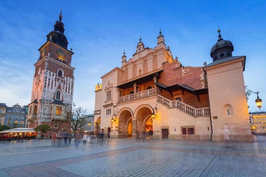 Old Town, St. Mary's Basilica and Rynek Underground Tour - Practical Notes: Timing, Group Size, and What to Wear