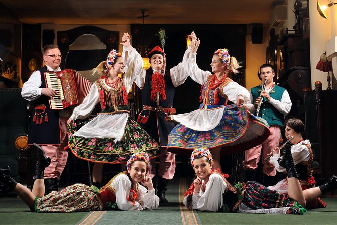 Polish Folk Show with 3 course dinner in Krakow legendary restaurant - The two 25-minute folk shows: short, lively, and interactive by design