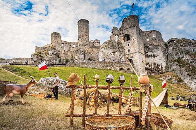 Private Guided Tour to Trail of the Eagles Nests from Krakow - Pieskowa Skała Castle: A Renaissance Courtyard You Can Actually See Up Close