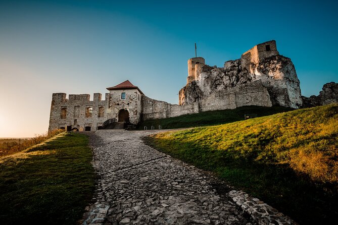 Private Guided Tour to Trail of the Eagles Nests from Krakow - Ogrodzieniec Castle Ruins: When the Stones Look Like They Still Mean Something