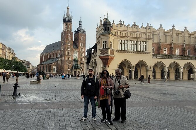 Private Krakow City Tour, Krakow Old Town and Wawel Castle Tour - Pace, breaks, and how your guide can tailor the route