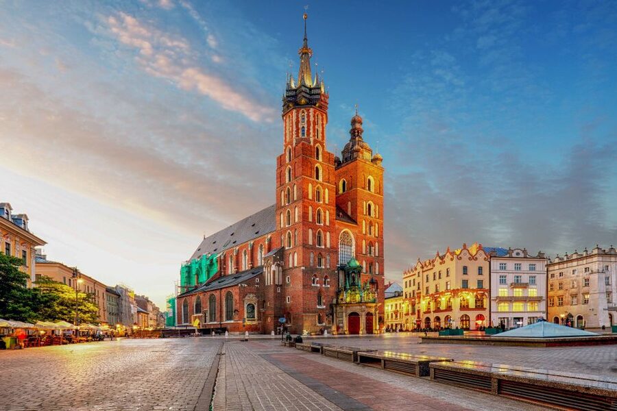 Private Krakow Tour: St. Mary’s, Cloth Hall & More - Value and timing: what $96 buys in a 90-minute private format