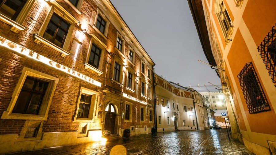 Private Krakow Tour: St. Mary’s, Cloth Hall & More - The route through Old Town: how the guide turns landmarks into meaning