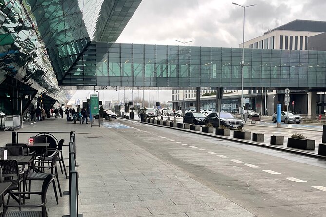 Private Transfer from/to Krakow Airport - Getting Picked Up: Arrivals Hall Meet-Up That Actually Works
