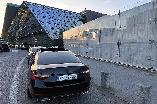 Private transfer from/to Krakow airport / City of Krakow - Best for: Families, Friends, and First-Time Krakow Arrivals