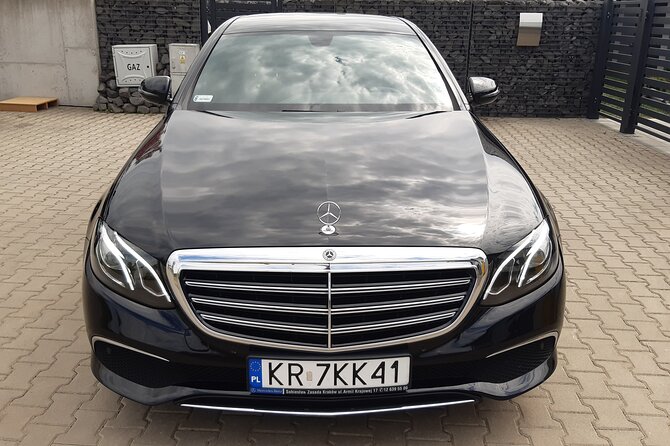 Private transfer: Krakow Airport - Krakow City - How the name-sign pickup works at Krakow-Balice