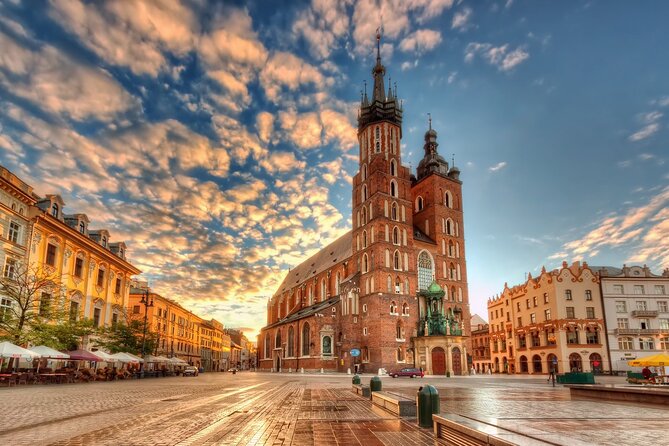 Private Transfer: Krakow Airport to Krakow City Center Vice Versa - Meeting Your Driver in Krakow Airport Without Stress