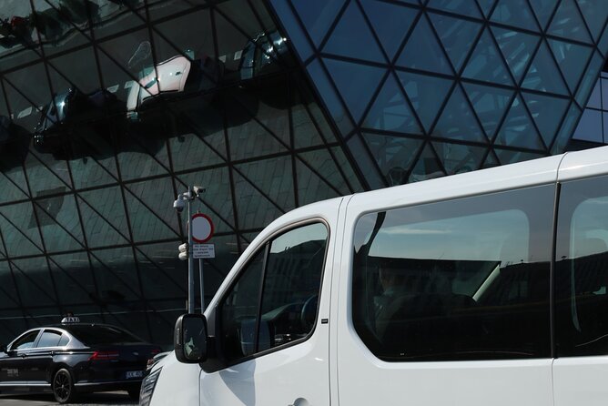 Private Transport from Airport to Krakow City Center Vice Versa - Door-to-Hotel Check-In Help (Vouchers, Keys, and Useful Hotel Tips)