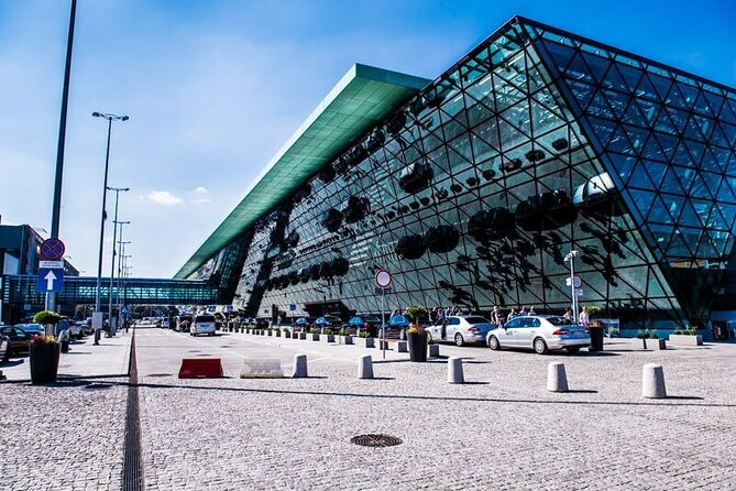 Private Transport from Airport to Krakow City Center Vice Versa - Return Ride to the Airport: The Timing Game Solved