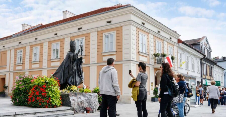 Private Trip to Wadowice: Home Town of John Paul II - The museum visit: turning portraits into real moments