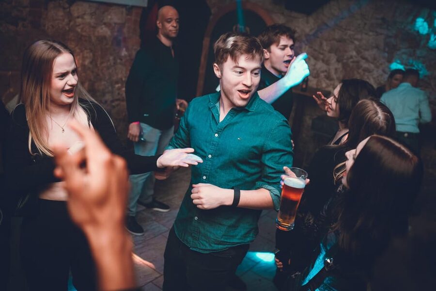Pub Crawl - 1-hour Open Bar then Vip to 5 Clubs - Krakow - The first stop: that 1-hour open bar (and how to pace it)