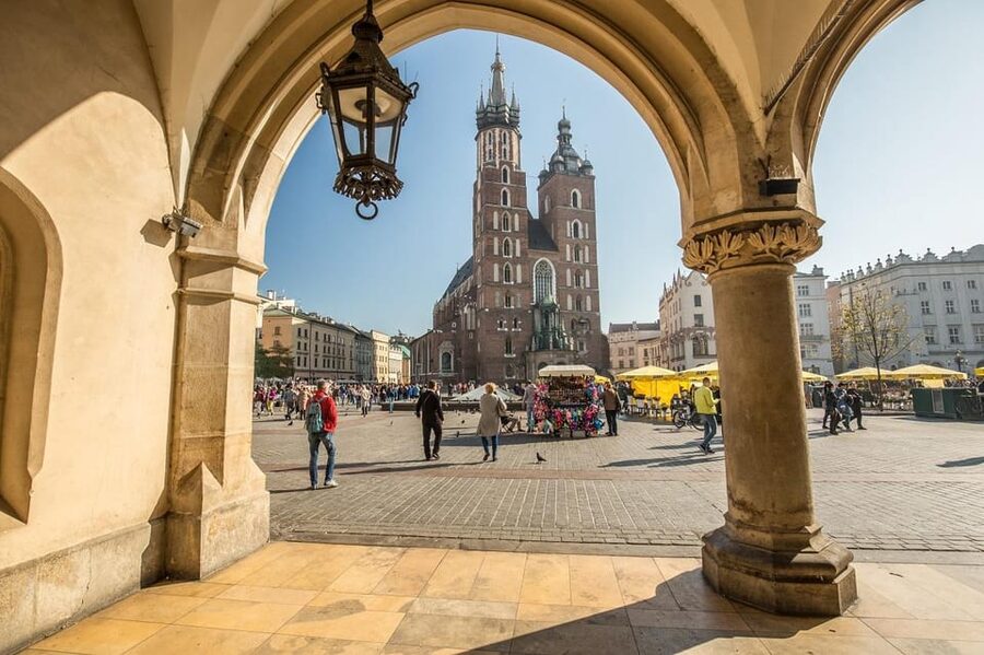 Rynek Underground Museum & Wawel Castle, Cathedral - Cracow - The transition to Wawel: from market streets to royal power
