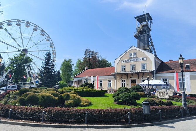 Salt Mine Guided Tour from Krakow with hotel pickup - Wieliczka Salt Mine: What You Actually See Underground