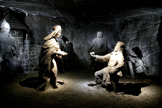 Salt Mine Wieliczka Guided Tour from Krakow - Entering the Mine: The Descent and What It Feels Like