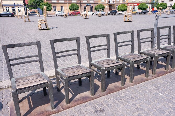 Schindler's Factory and Jewish Ghetto Walking Tour in Kraków - Eagle Pharmacy (Under the Eagle): help in plain sight