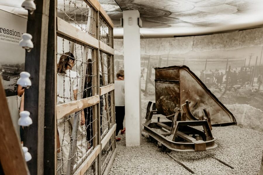 Schindler's Factory Museum in Krakow - Guided Tour - Languages and Listening Comfort: Choosing the Right Guide Fit