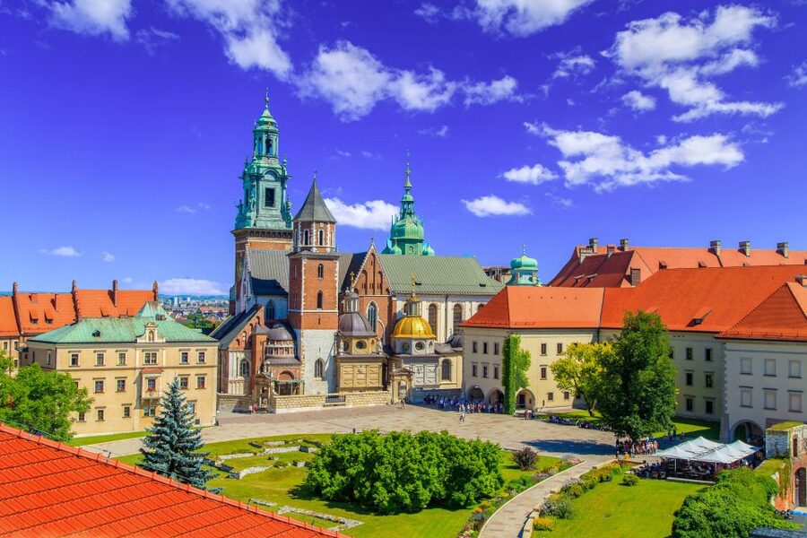 Skip-the-Line Wawel Castle Chambers Private Tour - Wawel Hill to the Castle: arriving in the right mindset