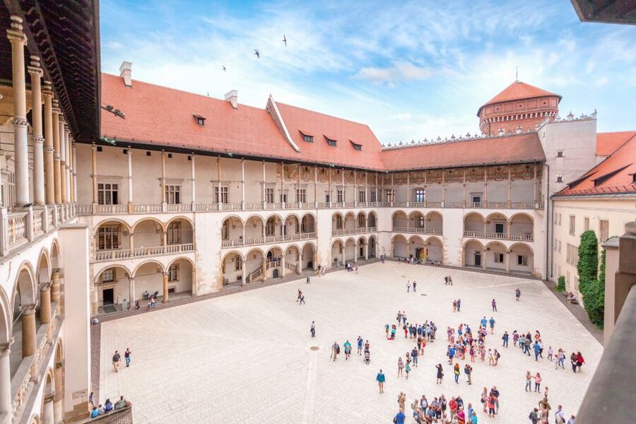Skip-the-Line Wawel Castle Chambers Private Tour - Meeting point and how to plan your timing like a pro