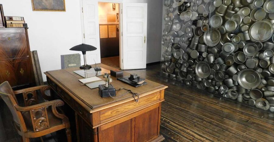 Small Group Schindler Factory and Ghetto Tour with Guide - Key highlights at a glance