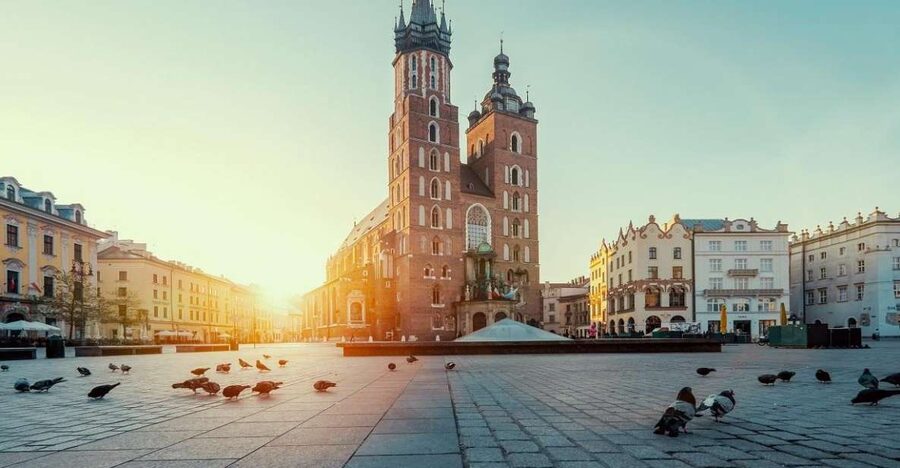 St. Mary's Basilica and more - a short walk with a guide - Market Square to Cloth Hall to Jagiellonian University: A Smart Old Town Sequence