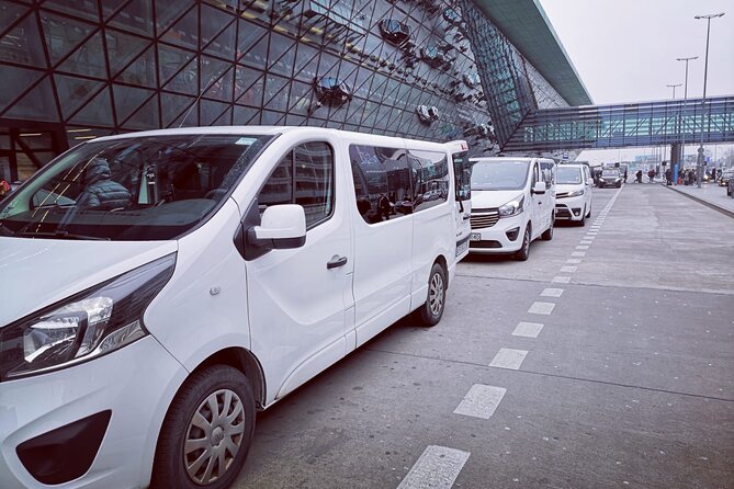 Transfer Krakow Balice Airport - Krakow City - Meet & greet logistics: the part that saves your energy